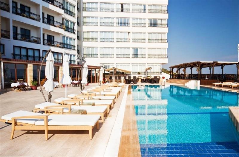 Ada Beach Hotel Kerýnia Eksteriør bilde